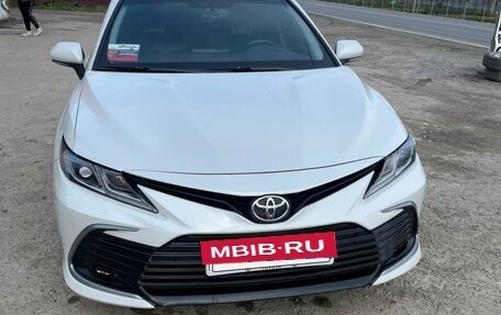 Toyota Camry, 2022 год, 2 600 000 рублей, 2 фотография