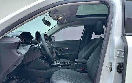 Peugeot 2008 II, 2022 год, 1 490 000 рублей, 4 фотография
