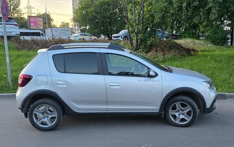 Renault Sandero II рестайлинг, 2018 год, 1 300 000 рублей, 2 фотография