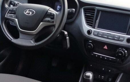 Hyundai Solaris II рестайлинг, 2018 год, 1 520 000 рублей, 7 фотография