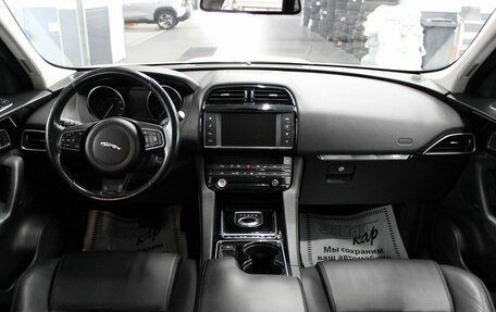 Jaguar F-Pace, 2016 год, 1 940 000 рублей, 13 фотография