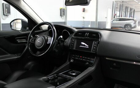 Jaguar F-Pace, 2016 год, 1 940 000 рублей, 14 фотография