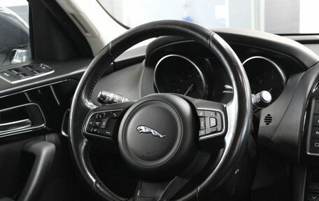 Jaguar F-Pace, 2016 год, 1 940 000 рублей, 22 фотография