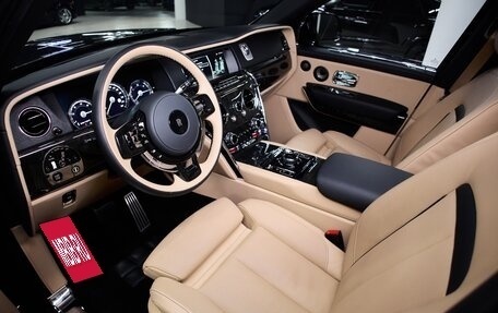 Rolls-Royce Cullinan, 2024 год, 44 900 000 рублей, 11 фотография