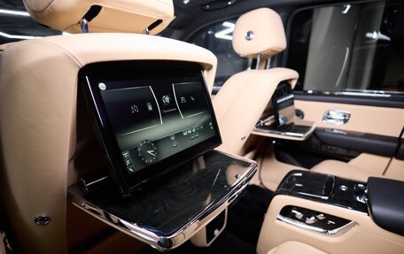 Rolls-Royce Cullinan, 2024 год, 44 900 000 рублей, 17 фотография