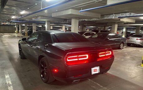 Dodge Challenger III рестайлинг 2, 2018 год, 3 300 000 рублей, 8 фотография