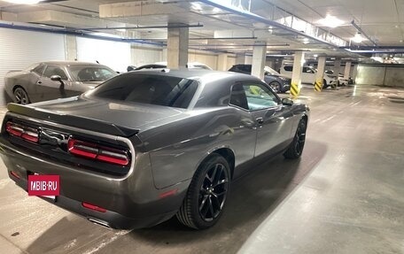 Dodge Challenger III рестайлинг 2, 2018 год, 3 300 000 рублей, 3 фотография