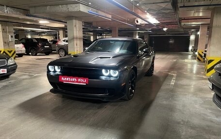 Dodge Challenger III рестайлинг 2, 2018 год, 3 300 000 рублей, 6 фотография