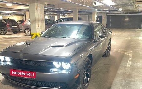Dodge Challenger III рестайлинг 2, 2018 год, 3 300 000 рублей, 10 фотография