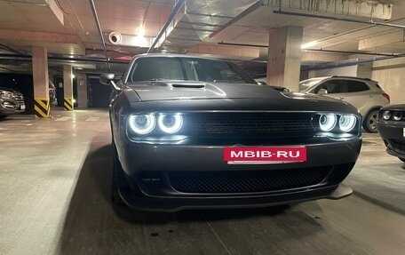 Dodge Challenger III рестайлинг 2, 2018 год, 3 300 000 рублей, 5 фотография