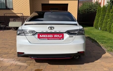 Toyota Camry, 2020 год, 3 300 000 рублей, 5 фотография