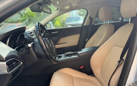 Jaguar XE I рестайлинг, 2015 год, 1 600 000 рублей, 13 фотография
