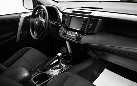 Toyota RAV4, 2018 год, 2 295 000 рублей, 13 фотография