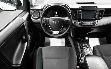 Toyota RAV4, 2018 год, 2 295 000 рублей, 11 фотография