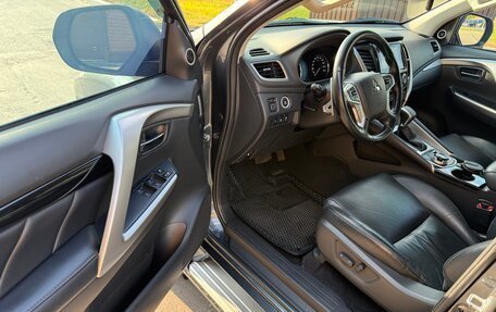 Mitsubishi Pajero Sport III рестайлинг, 2018 год, 3 200 000 рублей, 7 фотография