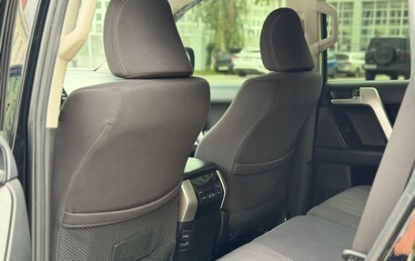 Toyota Land Cruiser Prado 150 рестайлинг 2, 2020 год, 5 600 000 рублей, 7 фотография