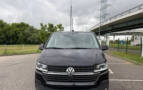 Volkswagen Multivan T6 рестайлинг, 2021 год, 6 000 000 рублей, 1 фотография