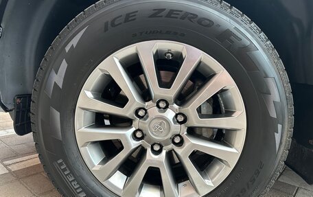 Toyota Land Cruiser Prado 150 рестайлинг 2, 2019 год, 4 900 000 рублей, 27 фотография