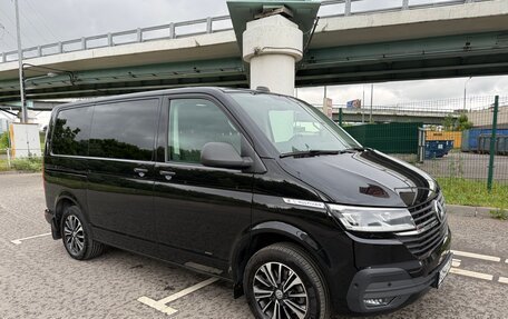 Volkswagen Multivan T6 рестайлинг, 2021 год, 6 000 000 рублей, 2 фотография