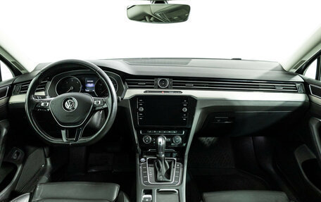 Volkswagen Passat B8 рестайлинг, 2017 год, 2 099 777 рублей, 14 фотография