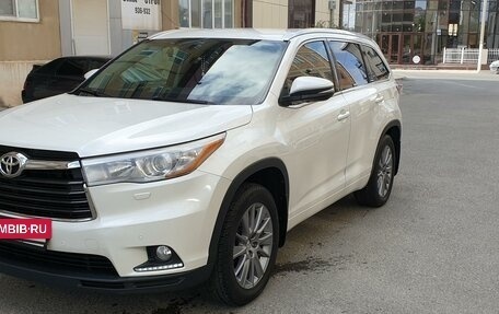 Toyota Highlander III, 2014 год, 2 300 000 рублей, 2 фотография