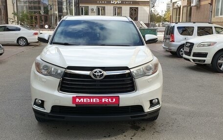 Toyota Highlander III, 2014 год, 2 300 000 рублей, 3 фотография