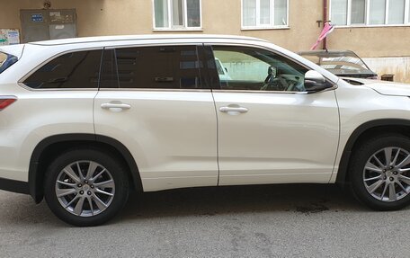 Toyota Highlander III, 2014 год, 2 300 000 рублей, 4 фотография