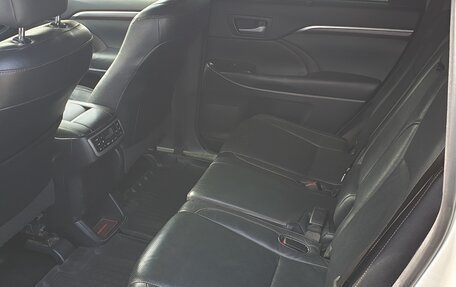 Toyota Highlander III, 2014 год, 2 300 000 рублей, 18 фотография