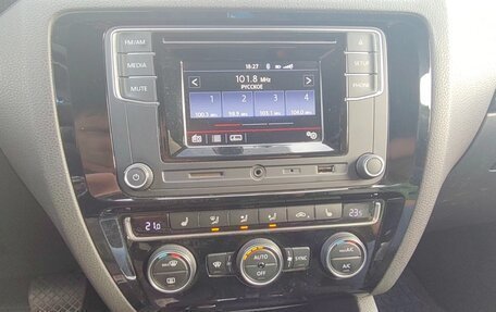 Volkswagen Jetta VI, 2017 год, 1 300 000 рублей, 10 фотография