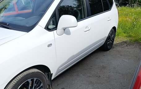 KIA Carens III (RP), 2011 год, 595 000 рублей, 2 фотография
