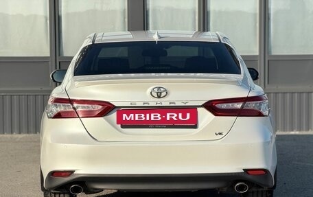 Toyota Camry, 2018 год, 2 700 000 рублей, 10 фотография