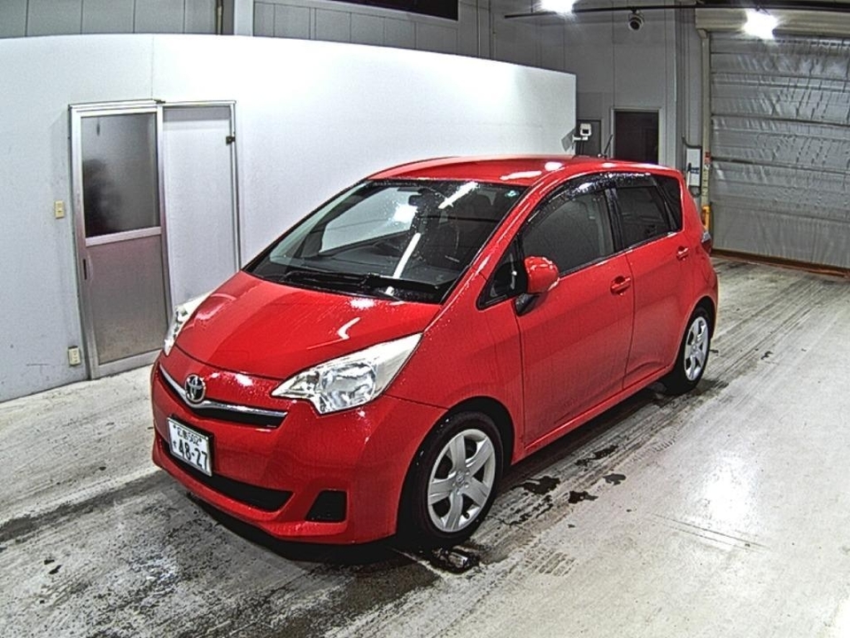 Toyota Ractis II, 2011 год, 899 000 рублей, 4 фотография