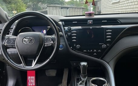 Toyota Camry, 2019 год, 2 700 000 рублей, 4 фотография