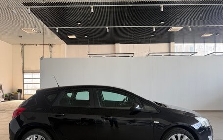 Opel Astra J, 2011 год, 890 000 рублей, 4 фотография