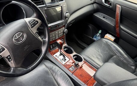 Toyota Highlander III, 2012 год, 1 600 000 рублей, 8 фотография
