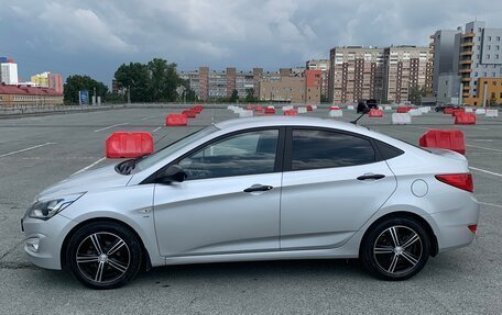 Hyundai Solaris II рестайлинг, 2015 год, 1 300 000 рублей, 2 фотография