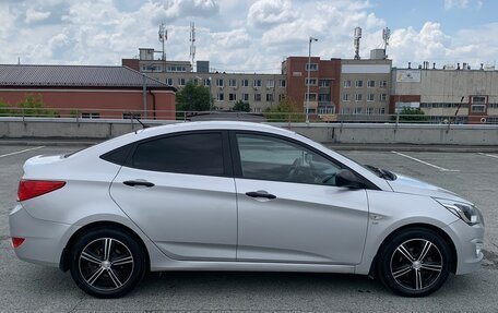 Hyundai Solaris II рестайлинг, 2015 год, 1 300 000 рублей, 4 фотография