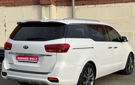 KIA Carnival III, 2020 год, 2 990 000 рублей, 2 фотография