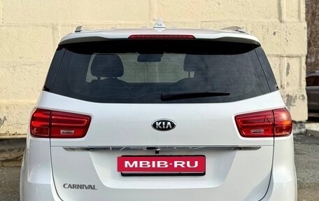 KIA Carnival III, 2020 год, 2 990 000 рублей, 8 фотография