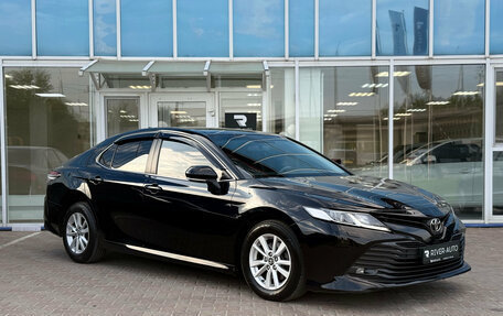Toyota Camry, 2018 год, 2 425 000 рублей, 2 фотография