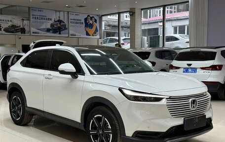 Honda Vezel, 2024 год, 1 680 000 рублей, 2 фотография