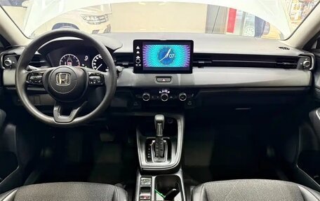 Honda Vezel, 2024 год, 1 680 000 рублей, 8 фотография