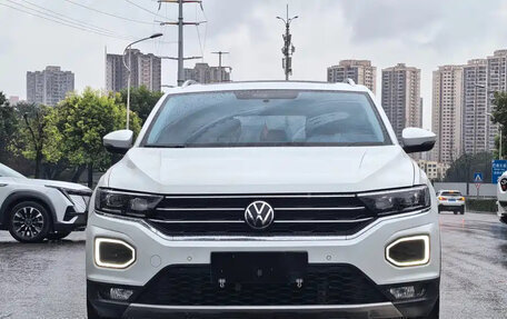 Volkswagen T-Roc I, 2022 год, 1 421 000 рублей, 2 фотография