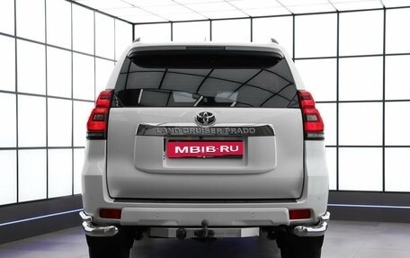 Toyota Land Cruiser Prado 150 рестайлинг 2, 2017 год, 4 950 000 рублей, 5 фотография