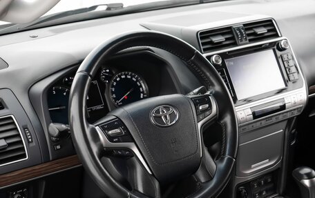 Toyota Land Cruiser Prado 150 рестайлинг 2, 2017 год, 4 950 000 рублей, 11 фотография