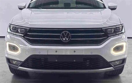 Volkswagen T-Roc I, 2023 год, 1 480 000 рублей, 2 фотография