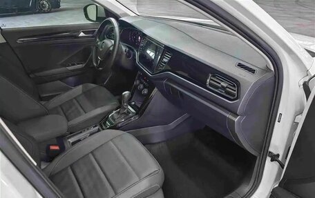 Volkswagen T-Roc I, 2023 год, 1 480 000 рублей, 12 фотография