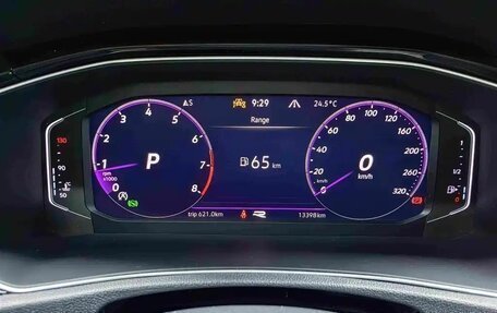 Volkswagen T-Roc I, 2023 год, 1 480 000 рублей, 10 фотография