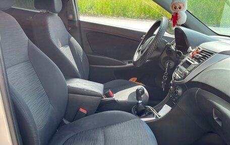 Hyundai Solaris II рестайлинг, 2015 год, 695 000 рублей, 5 фотография