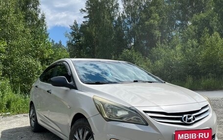 Hyundai Solaris II рестайлинг, 2015 год, 695 000 рублей, 3 фотография